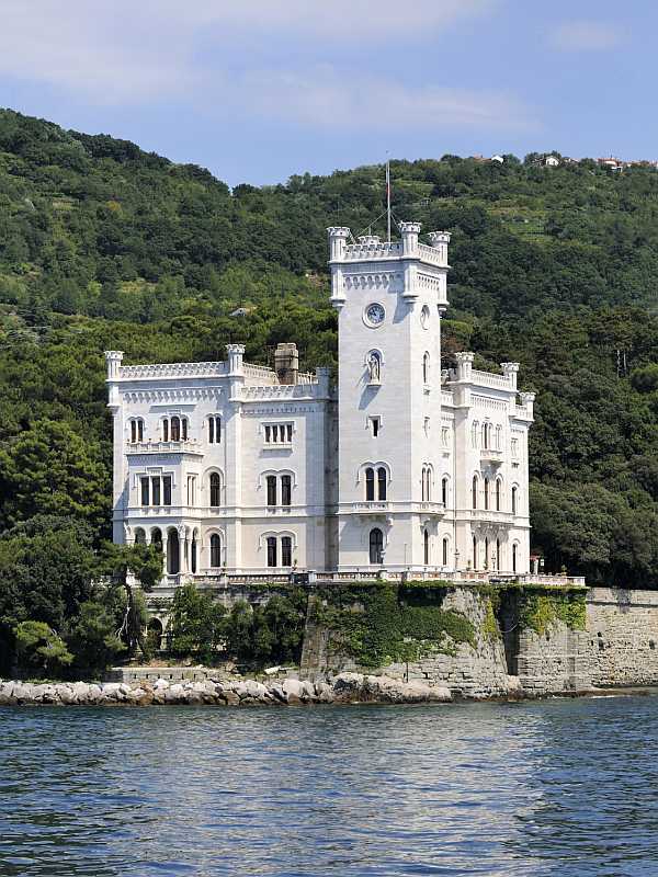 Schloss Miramar in Triest, Italien (Foto: Massimiliano Leban / Fotolia) Schloss Miramar in Triest, Italien (Foto: Massimiliano Leban / Fotolia)