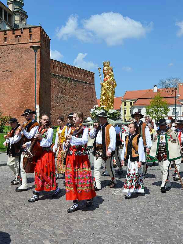 Traditionelle Prozession in Krakau, Polen (Foto: Ralf Hollstein) Traditionelle Prozession in Krakau, Polen (Foto: Ralf Hollstein)