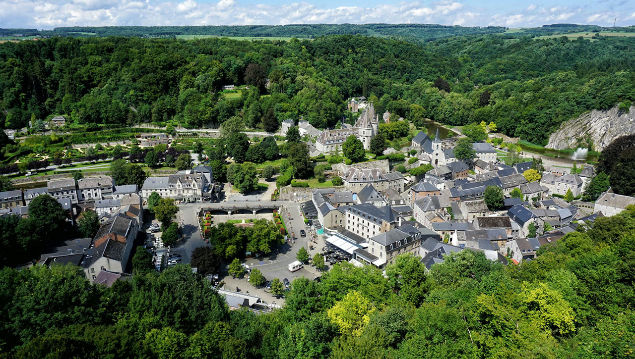 Luftaufnahme der Stadt Durbuy, Region Wallonie in Belgien